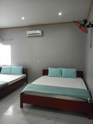 Basic-Studio, Balkon, Gartenblick