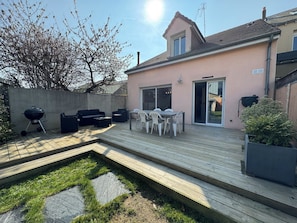Outdoor dining - Large family home - Garden + parking (Le Mans)