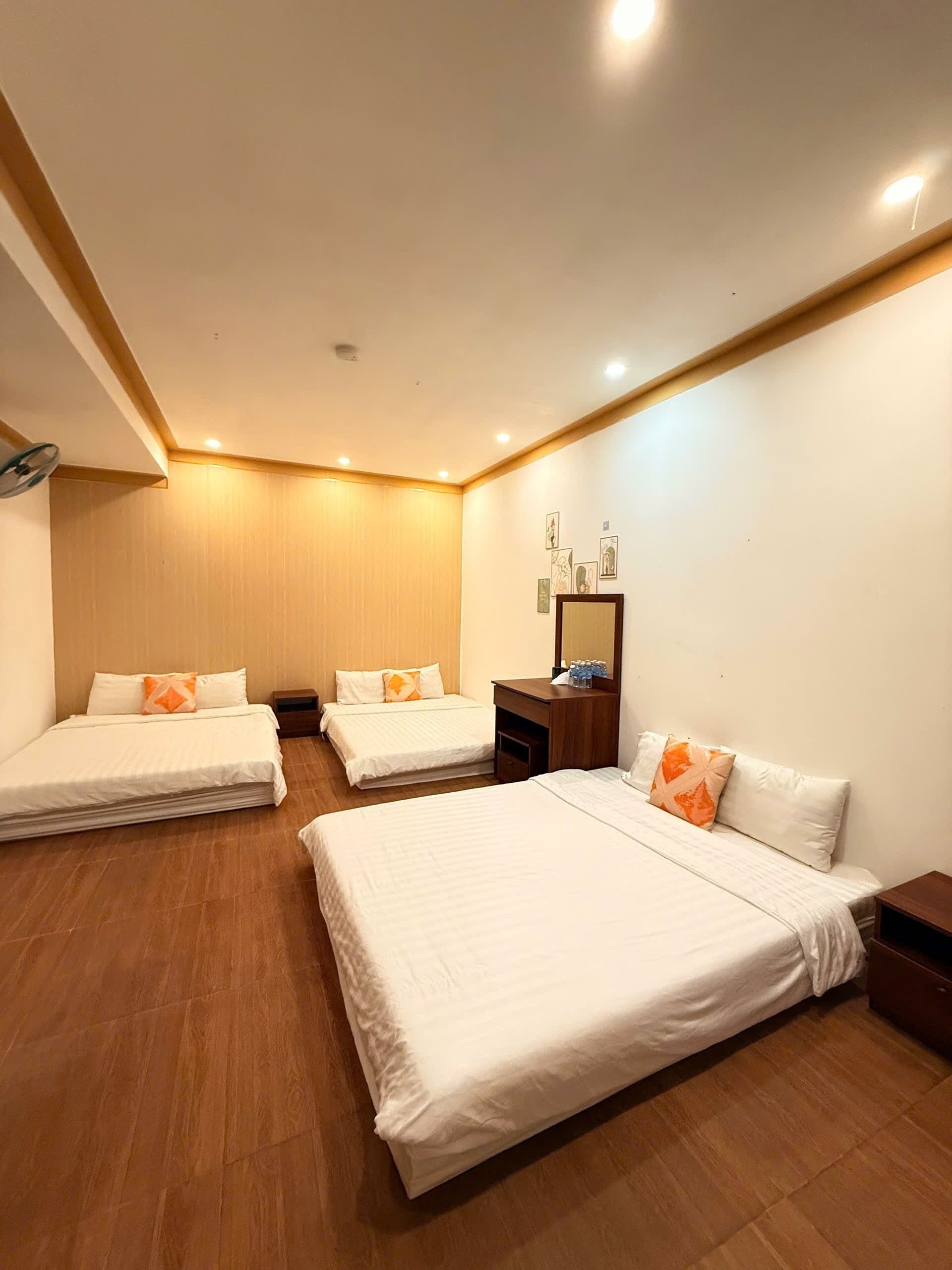 Perhehuone, useita sänkyjä