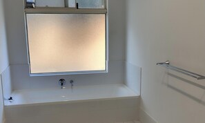 Bathroom - Chill in quiet bush location in Bedfordale (Bedfordale)