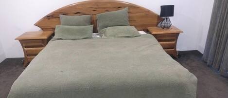 4 Schlafzimmer, Bügeleisen/Bügelbrett, WLAN, Bettwäsche
