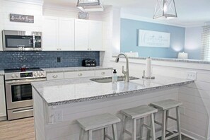 Fridge, microwave, oven, stovetop - Newly Renovated Inlet Point 12C overlooking Marsh at South Litchfield! (Pawleys Island)