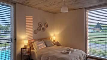 4 bedrooms, desk, iron/ironing board, WiFi