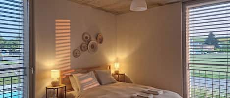 4 bedrooms, desk, iron/ironing board, WiFi