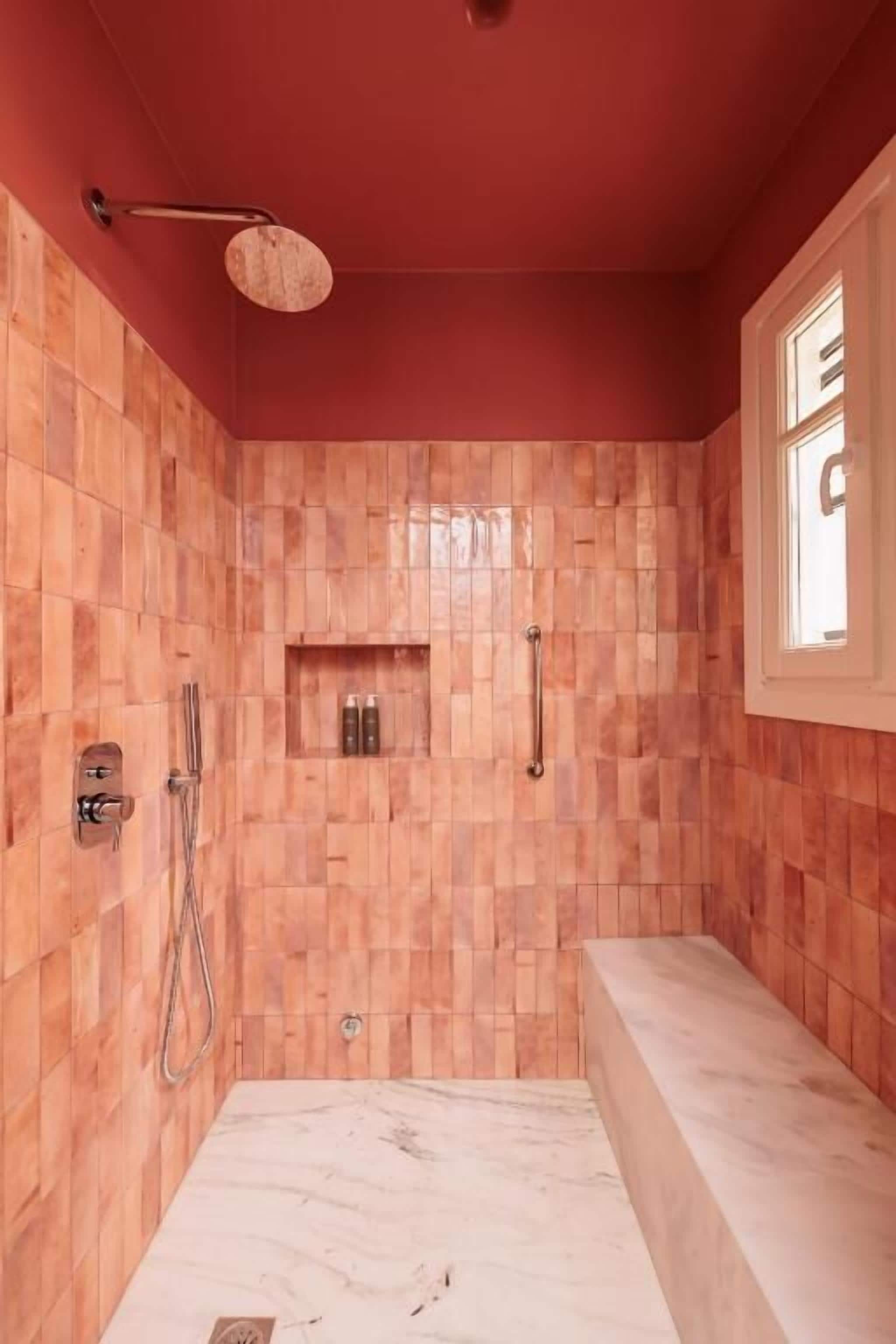 Deluxe Double Room, Balcony, City View | Bathroom