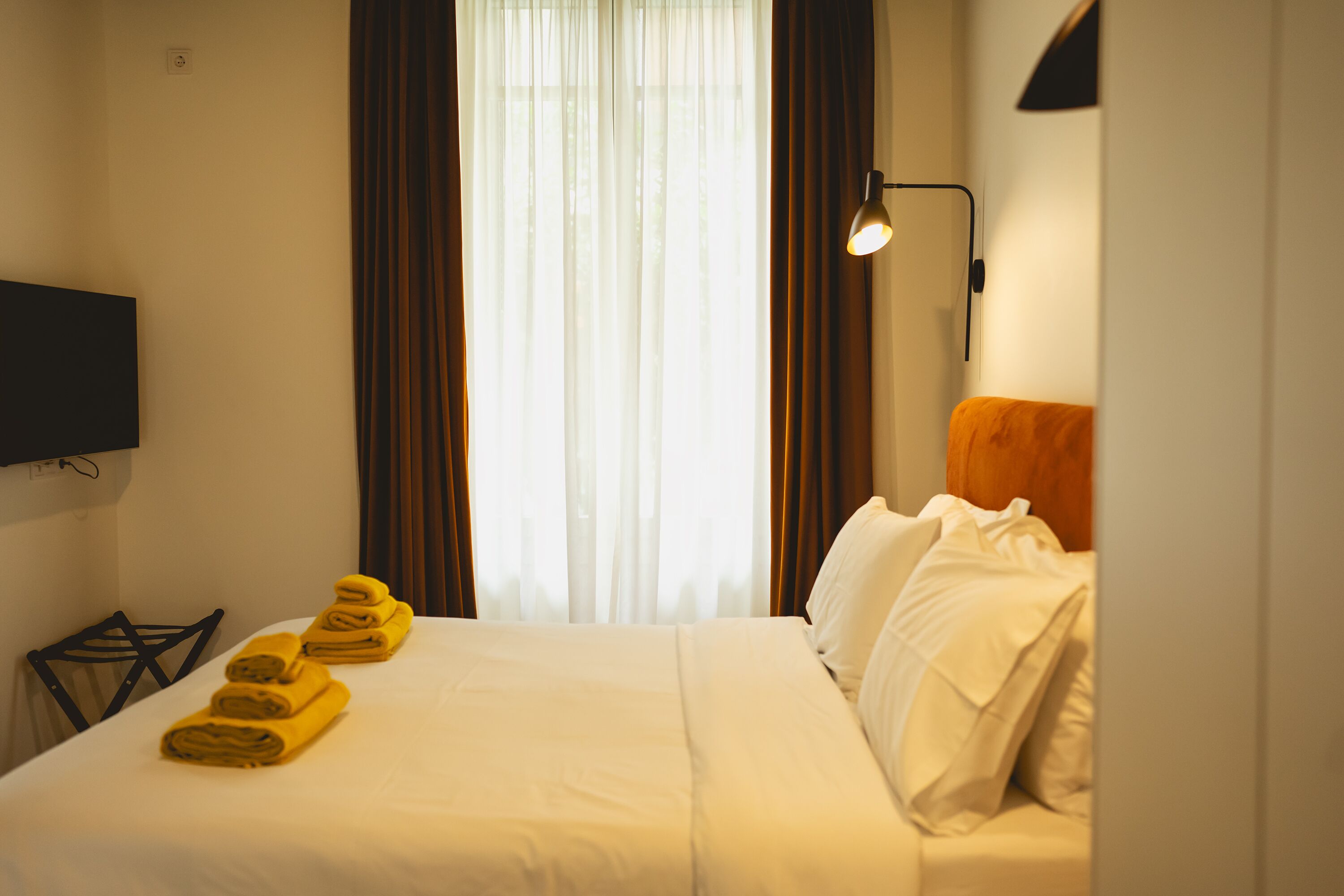 Deluxe-Studio, Balkon, Stadtblick | Zimmersafe, schallisolierte Zimmer, Bügeleisen/Bügelbrett