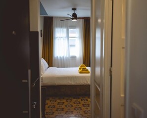 Deluxe Double Room, City View | In-room safe, soundproofing, iron/ironing board, free WiFi - Bugan - Villa Athens (Athens)