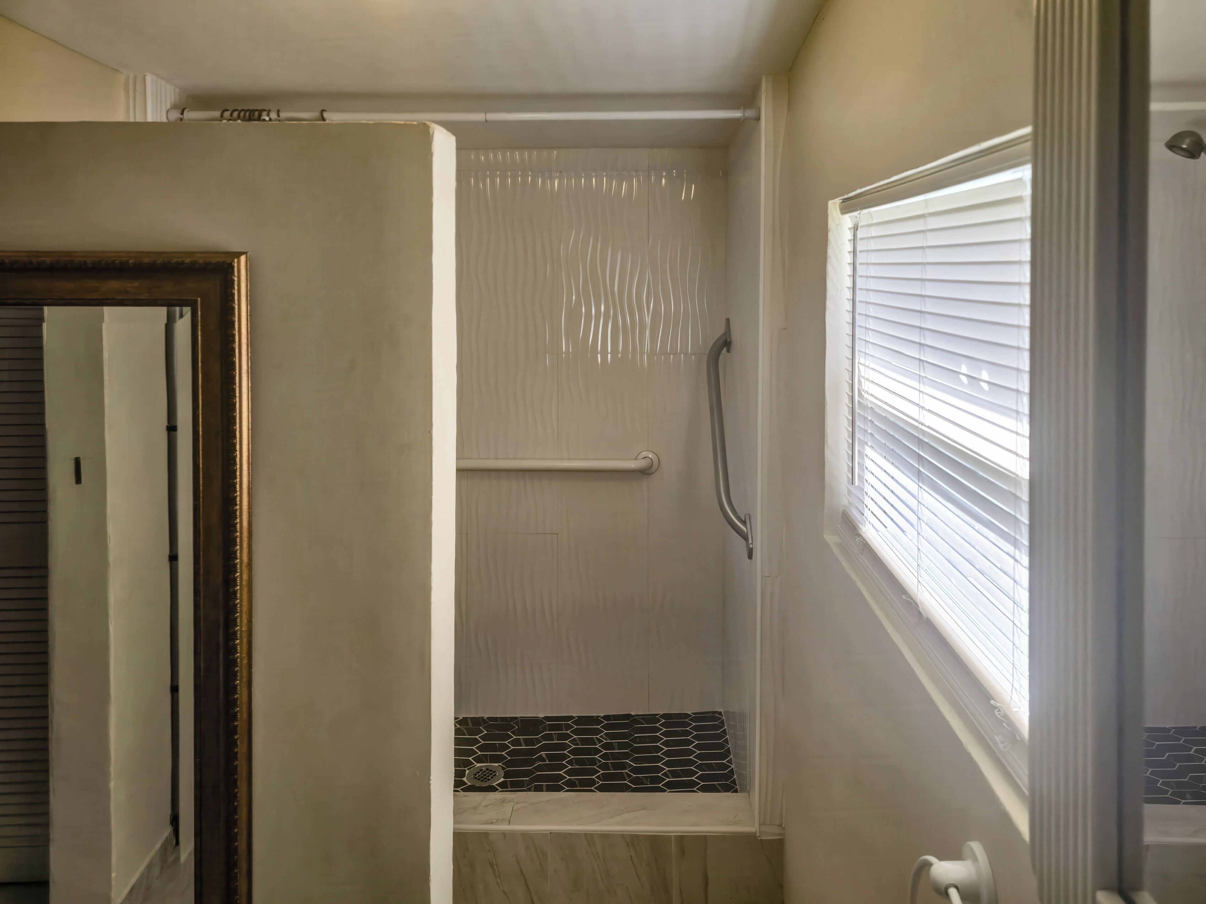 Studio | Bathroom
