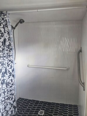 Studio | Bathroom - Studio Efficiency Apartment (Port Saint Lucie)