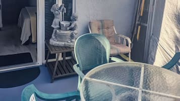 Studio | Outdoor dining