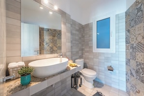 Bathroom - Vrbo Property (Athina)