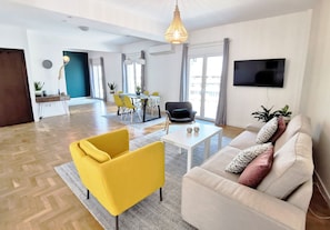 Living area - Vrbo Property (Athina)