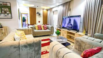 Deluxe Apartment, Balcony, Lake View | Living area