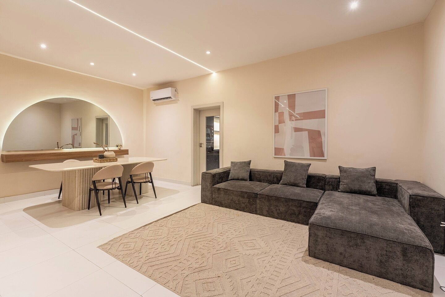 Deluxe Apartment, Balcony, Lake View | Interior