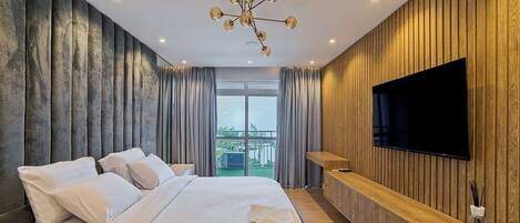 Deluxe Apartment, Balcony, Lake View | In-room safe, desk, laptop workspace, blackout drapes