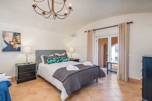 4 chambres, fer et planche à repasser, Wi-Fi gratuit, draps fournis