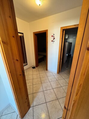 Interior - Slowlife House Holiday Home with Air Conditioning (Torre San Giovanni)