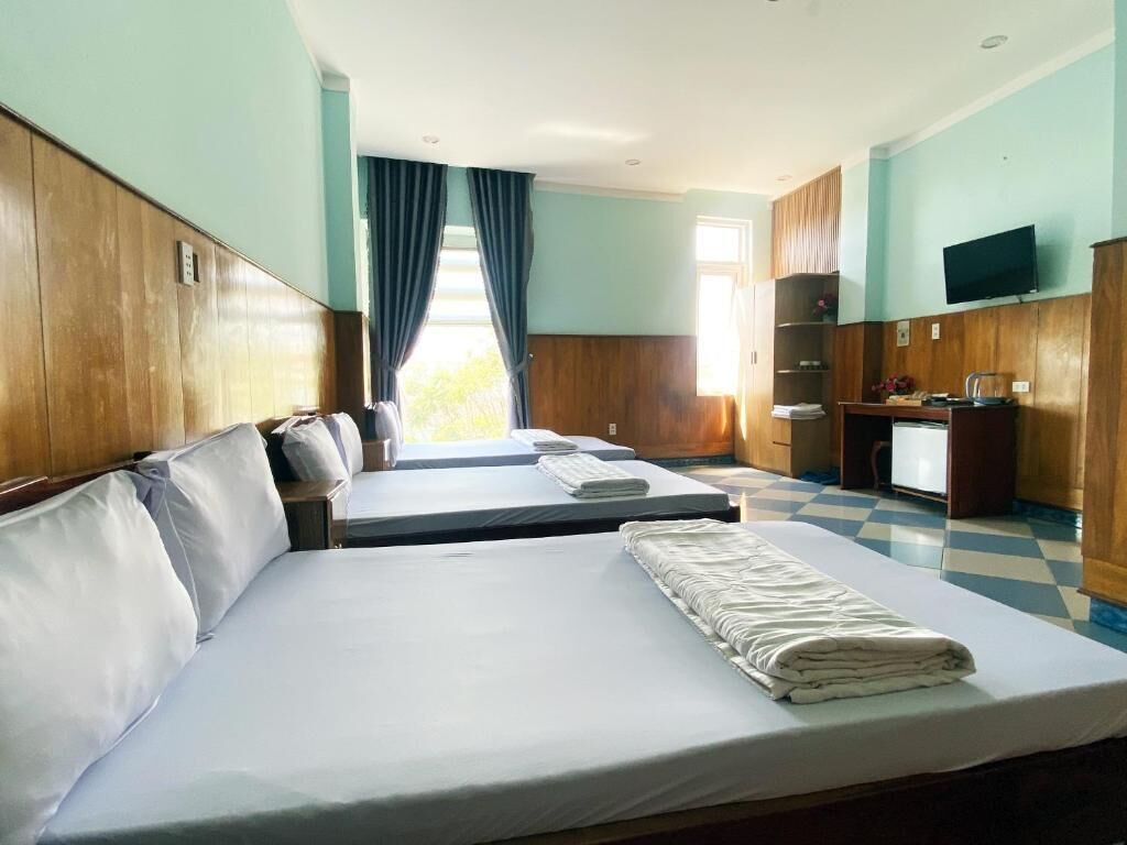 Eenvoudige studio, balkon, uitzicht op stad