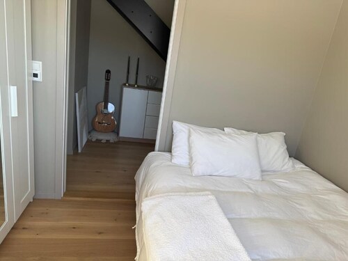 Room-peaceful Rooms in a Modern and Comf