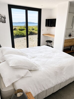 Iron/ironing board, Internet, bed sheets - Waterfront villa with breathtaking views of Vardiola Bay (Zonza)