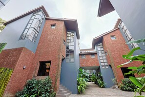 Exterior - Alaya Stays Liv Regalia Apartments (Marra)