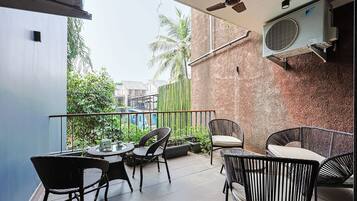 Deluxe villa | Buiten dineren