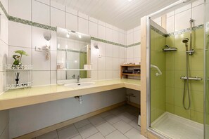 Shower, towels
