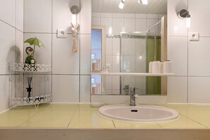 Douche, serviettes fournies