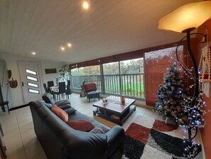 Living area - Holiday Home "Gîte Douceur de Vivre - Soleil" with Lake View, Pool and Wi-Fi (Saint-Avaugourd-des-Landes)