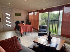 Living area - Holiday Home "Gîte Douceur de Vivre - Soleil" with Lake View, Pool and Wi-Fi (Saint-Avaugourd-des-Landes)