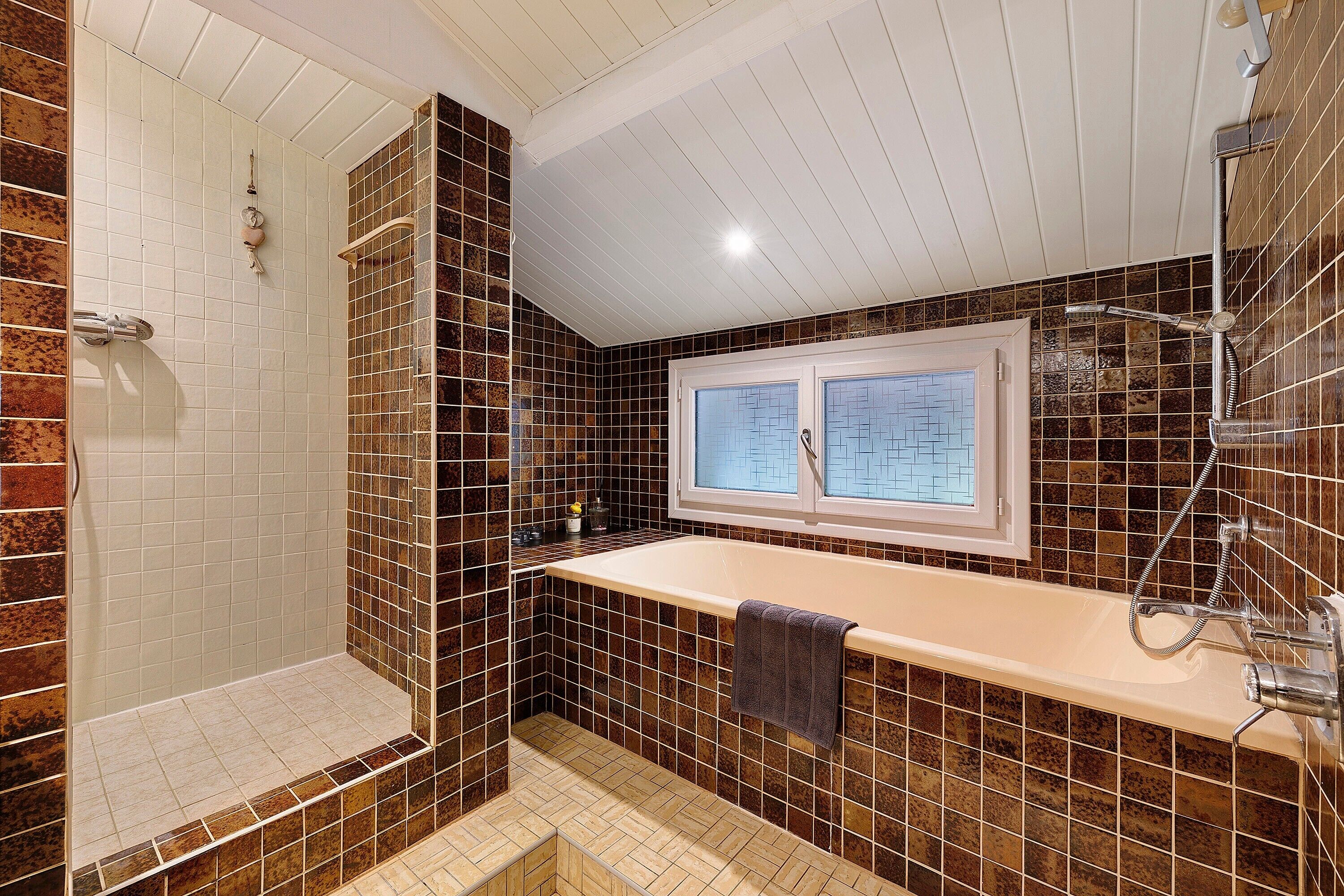 Shower, towels
