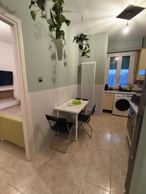 Dining - Vrbo Property (Ferrara)