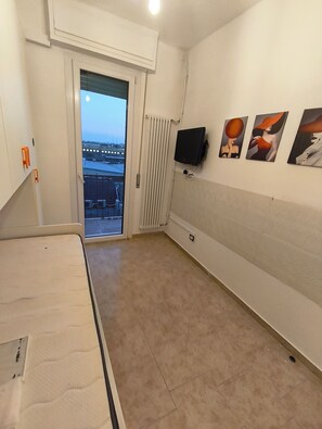 3 bedrooms, internet, bed sheets - Cozy abode close to all services, historic center, fairgrounds and Hospital (Ferrara)