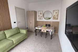 Living area - Vrbo Property (Ferrara)