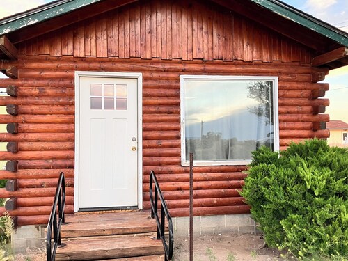 Quiet Studio Cabin-  with farm and mountain vistas between  Lovell & Cowley WY,