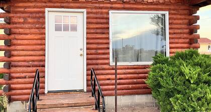 Quiet Studio Cabin- with farm and mountain vistas between Lovell & Cowley WY,