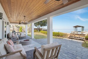 Terrace/patio - THE BAYFRONT HAVEN Private Dock Sauna Pet-Friendly Luxury Destin 30A Retreat (Santa Rosa Beach)