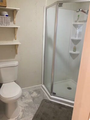 Bathroom - Tranquil 1-bedroom Tiny House with AC in Jesup (Jesup)