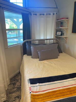1 habitación, wifi y ropa de cama
