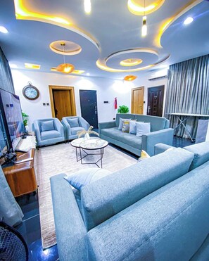 Economy-Apartment, Balkon, Stadtblick | Wohnbereich