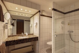 Business Double Room | Bathroom
