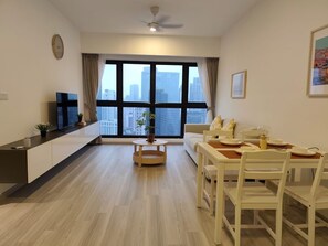 Dining - Modern KL Stay | Walk to TRX, Pavilion & MRT (Kuala Lumpur)