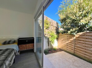 Room - Vrbo Property (Champs-sur-Marne)