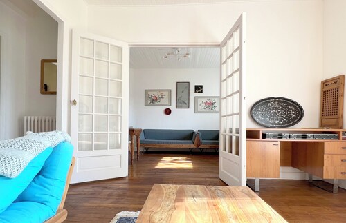 Peaceful Family Home, Garden & Patio & Private Parking, Visit Disney & Paris