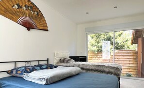 Room - Vrbo Property (Champs-sur-Marne)