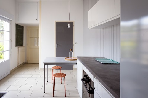 House 80m² Rochefort : Cure, Family, Telecommuting, Wifi 7 & Free parking.