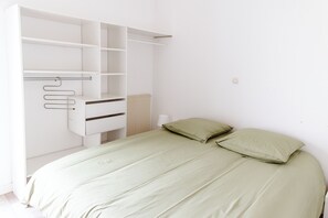 3 bedrooms, WiFi, bed sheets - House 80m² Rochefort : Cure, Family, Telecommuting, Wifi 7 & Free parking. (Rochefort)