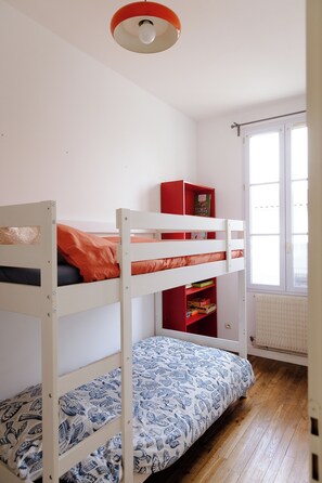 3 bedrooms, WiFi, bed sheets