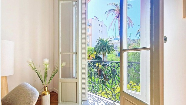 A room with a view of a balcony, a vase with flowers, and a chair. - N&J - CLOS DES FLEURS - Luminous - Spacious (Nice)