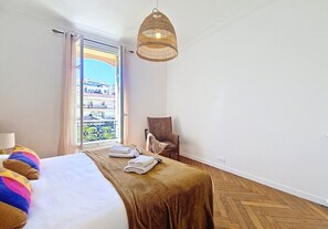 1 bedroom, iron/ironing board, free WiFi, bed sheets - New! N&J - CLOS DES FLEURS - Luminous - Spacious (Nice)